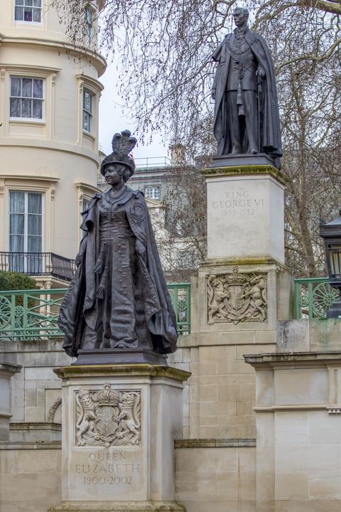 George VI & Queen Elizabeth Memorial